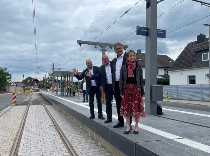 Zwei neue barrierefreie Hochbahnsteige in Laatzen eröffnet