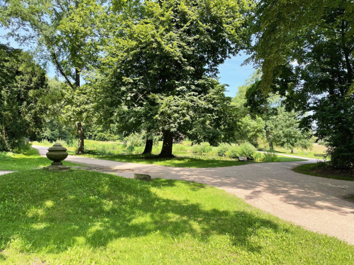 Sanierungsarbeiten in Hannovers historischen Parks: Sicherheit und Erhalt im Fokus
