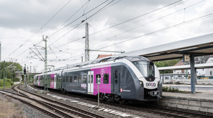 Jetzt ist es amtlich: Das Eisenbahnunternehmen Metronom fährt auch weiterhin die beliebten Züge im Enno-Netz Jetzt ist es amtlich: Das Eisenbahnunternehmen Metronom fährt auch weiterhin die beliebten Züge im Enno-Netz