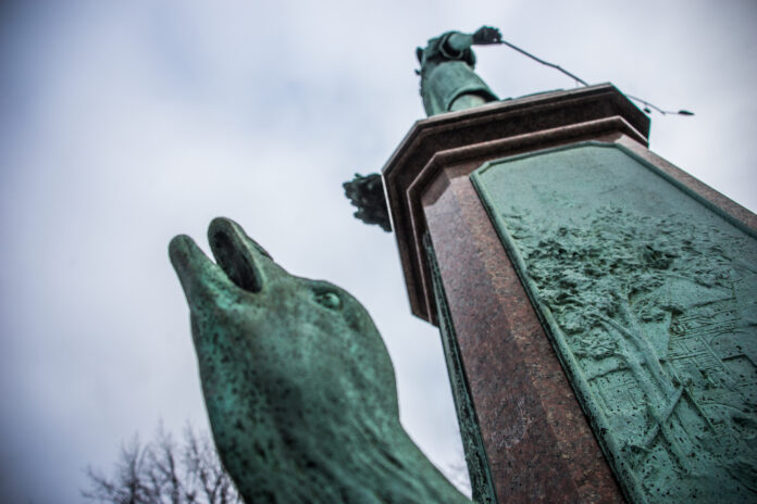 Gänseliesel-Brunnen verschwindet vom Steintorplatz!