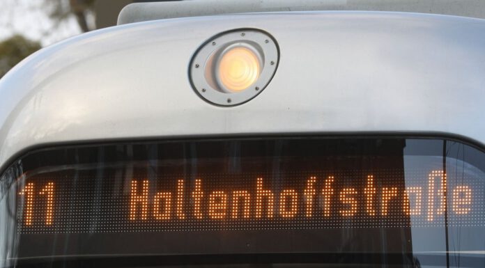 Stadtbahnlinie 11: Haltenhoffstraße wieder erreichbar – Erneuerter Hochbahnsteig eröffnet Stadtbahnlinie 11: Haltenhoffstraße wieder erreichbar – Erneuerter Hochbahnsteig eröffnet
