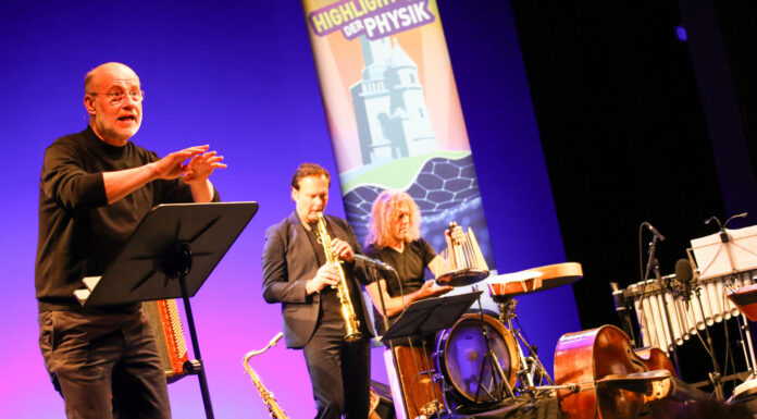 Harald Lesch und James Bond in Hannover erleben – Tickets für alle Shows und Vorträge des Wissenschaftsfestivals ,,Highlights der Physik“ ab sofort erhätlich Harald Lesch und James Bond in Hannover erleben - Tickets für alle Shows und Vorträge des Wissenschaftsfestivals ,,Highlights der Physik" ab sofort erhältlich