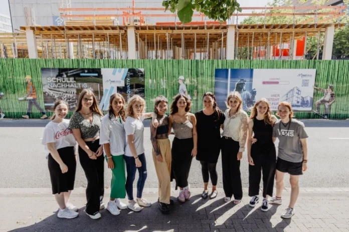 Multi Media BBS: Neues Schulgebäude entsteht an der Expo Plaza 8