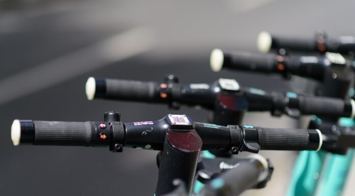 Schwerer Rollerunfall in Hainholz: 62-Jährige verletzt sich bei Sturz Schwerer Rollerunfall in Hainholz: 62-Jährige verletzt sich bei Sturz