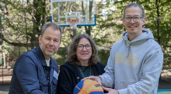 Neu gestaltetes Basketball-Spielfeld am Welfenplatz eröffnet