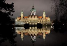 Hannovers Gebäude leuchten wieder