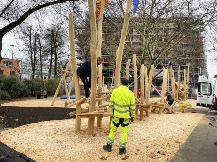 Erneuter Spielplatz am Jina-Mahsa-Amini-Platz in Linden: Ein Ort für Abenteuer und Spaß