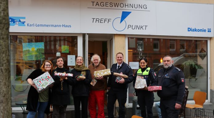 Lichtblicke zur Weihnachtszeit: Polizeikommissariat Hannover-Limmer erfüllt Wünsche wohnungsloser Menschen
