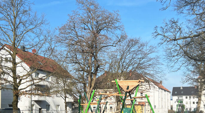 Neu gestalteter Spielplatz Max-Kuhlemann-Platz in Misburg bietet vielfältige Spielmöglichkeiten für Kinder Der Spielplatz Max-Kuhlemann-Platz in Misburg bietet jetzt vielfältige Spielmöglichkeiten für Kinder nach umfangreicher Umgestaltung