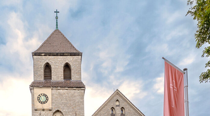 Benefiz-Abend im Kolumbarium: Musikkabarett mit Mechthild Kerz unterstützt den Ambulanten Hospiz Dienst Der Benefiz-Abend im Kolumbarium bietet ein einzigartiges Musikkabarett mit Mechthild Kerz und unterstützt den Ambulanten Hospiz Dienst