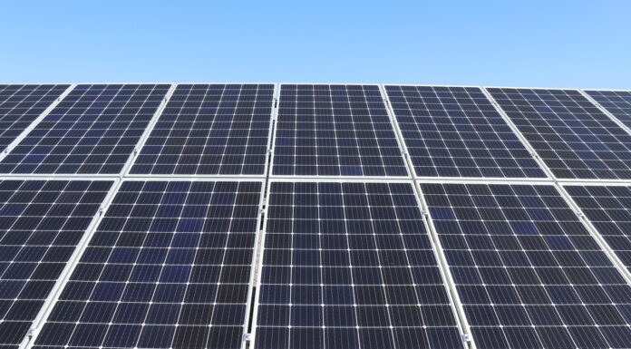 Hannover startet neues Förderprogramm für Photovoltaikanlagen auf großen Dächern Das neue Förderprogramm für Photovoltaikanlagen in Hannover unterstützt den Ausbau erneuerbarer Energien und fördert große Dächer