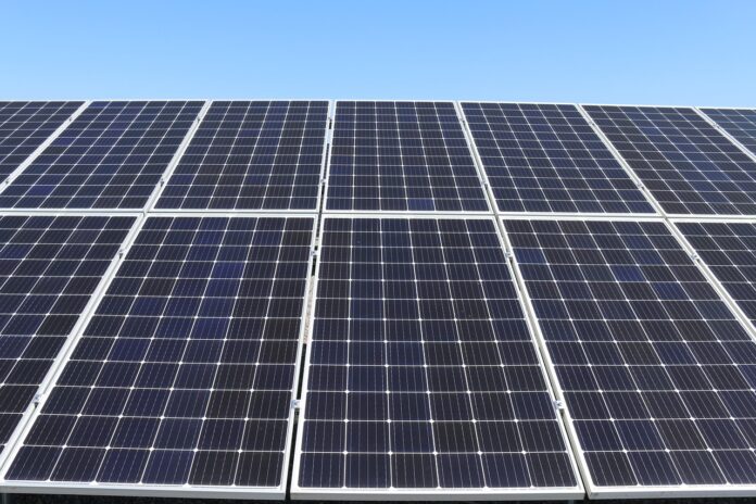 Das neue Förderprogramm für Photovoltaikanlagen in Hannover unterstützt den Ausbau erneuerbarer Energien und fördert große Dächer
