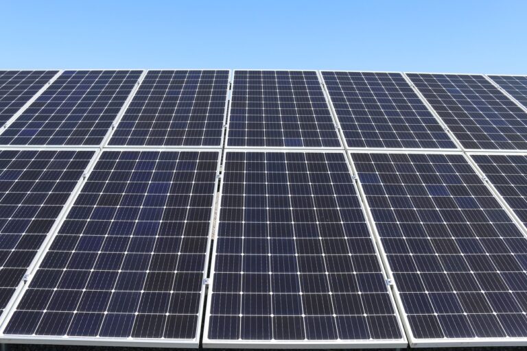 Das neue Förderprogramm für Photovoltaikanlagen in Hannover unterstützt den Ausbau erneuerbarer Energien und fördert große Dächer