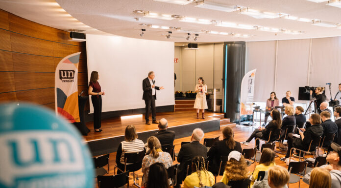 Besten Schülerzeitungen Niedersachsens beim unzensiert – Wettbewerb ausgezeichnet -Schulen der Region unter den Gewinnern Die besten Schülerzeitungen Niedersachsens wurden beim unzensiert-Wettbewerb ausgezeichnet und zeigen beeindruckende Leistungen