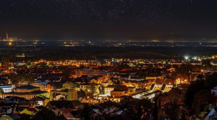 Hannover beteiligt sich an Klimaschutzaktion Earth Hour 2024 für mehr Klimaschutz und Umweltbewusstsein Die Klimaschutzaktion Earth Hour 2024 in Hannover setzt ein Zeichen für mehr Umweltbewusstsein und nachhaltige Energie.