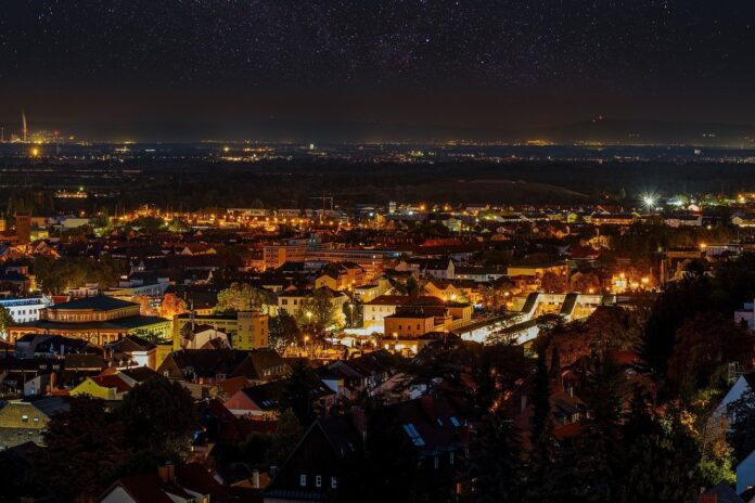 Die Klimaschutzaktion Earth Hour 2024 in Hannover setzt ein Zeichen für mehr Umweltbewusstsein und nachhaltige Energie.