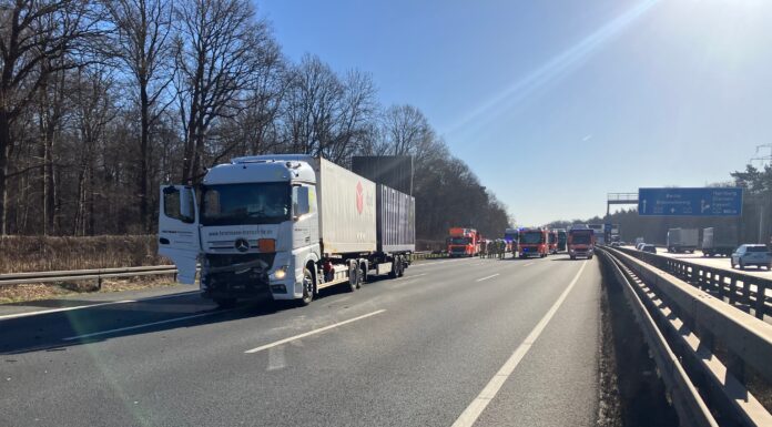 Verkehrsunfall auf der A2 verursacht kilometerlangen Stau in Hannover Ein Verkehrsunfall auf der A2 in Hannover führte zu einem kilometerlangen Stau, jedoch gab es keine Verletzten