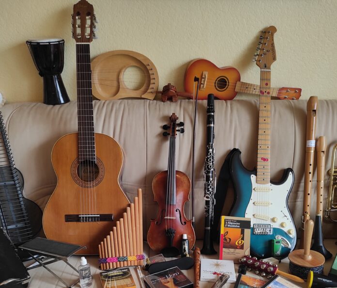 Der Musikflohmarkt in der Musikschule bietet eine Vielzahl an Musikartikeln und fördert Nachhaltigkeit in Hannover