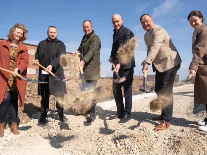 Der Stadtteilpark Kronsberg-Süd in Hannover bietet Naherholung und Spielplätze für alle Altersgruppen. Ein neues Wohnprojekt entsteht