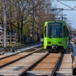 Die Sperrung der Burgwedeler Straße und der Stadtbahnverkehr sind Folgen des Hochbahnsteigbaus an der Haltestelle Stadtfriedhof Bothfeld.