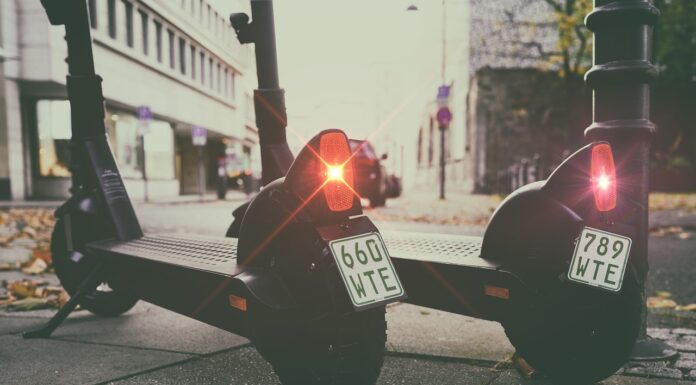 Die Polizeiinspektion Hannover bietet kostenlose Pedelec-Kurse an, um Senioren das sichere Fahren mit E-Bikes zu ermöglichen.