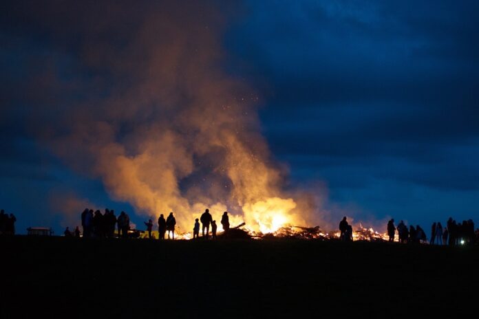 In Hannover sind 37 Osterfeuer genehmigt worden. Weitere Veranstaltungen können bis zum 18. April hinzukommen