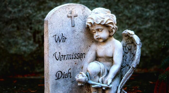 Das Seminar zum Umgang mit der eigenen Trauer bietet Hinterbliebenen Unterstützung und Austausch in schwierigen Zeiten