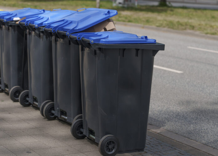 Die blaue Tonne Altpapierentsorgung wird ab August in Hannover eingeführt, um Effizienz und Nachhaltigkeit zu steigern