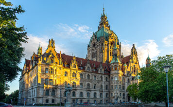 In Hannover gibt es geänderte Öffnungszeiten in städtischen Einrichtungen während der Feiertage Himmelfahrt und Pfingsten
