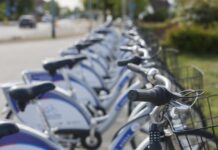 Am 21. Juni werden gebrauchte Fahrräder versteigert. Rund 80 Räder stehen im Innenhof des Fundbüros zur Verfügung