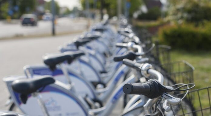 Hannover versteigert gebrauchte Fahrräder am 21. Juni im Innenhof Am 21. Juni werden gebrauchte Fahrräder versteigert. Rund 80 Räder stehen im Innenhof des Fundbüros zur Verfügung