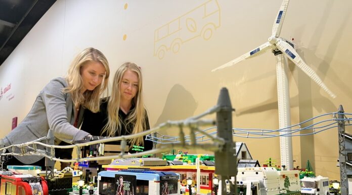 Leibniz Universität Hannover präsentiert Energieforschung auf der MS Wissenschaft Die Energieforschung auf der MS Wissenschaft wird von der Leibniz Universität Hannover präsentiert und ist ein Highlight der Ausstellung in Hannover