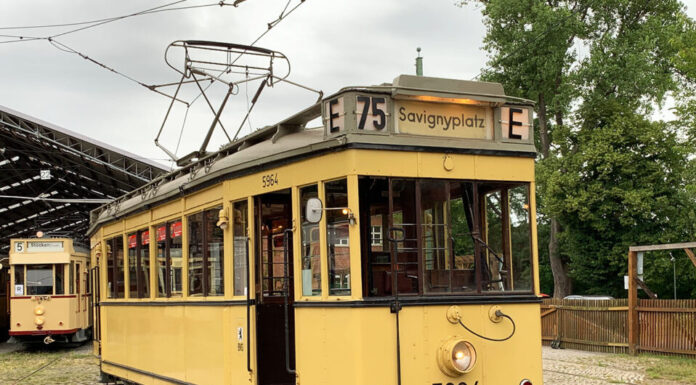Am 1. Juni findet ein besonderer historischer Stahlwagen Shuttleverkehr zum Straßenbahnmuseum in Wehmingen statt. Fahrplan und Tickets sind begrenzt
