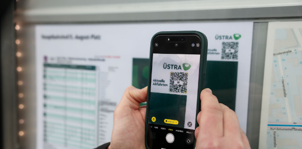 Nach dem Ausstieg von X stellt die ÜSTRA Verkehrsinformationen auf X Plattform ein und bietet alternative Kanäle für aktuelle Fahrgastinfos an