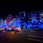 Ein Küchenbrand in Hannover führte zur Rettung einer Person aus brennender Wohnung. Feuerwehr und Rettungsdienst waren im Einsatz
