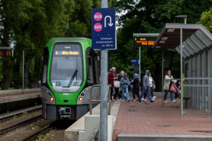 Die Hochbahnsteige Vahrenheider Markt und Großer Kolonnenweg werden neu gebaut Die Hochbahnsteige Vahrenheider Markt und Großer Kolonnenweg werden neu gebaut, um den Stadtbahnverkehr zukunftsfähig zu gestalten