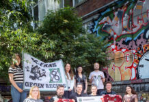 Die Hannover 96-Fans gegen Rassismus haben durch eine Trikotversteigerung ein starkes Zeichen gesetzt und 9.000 Euro gespendet