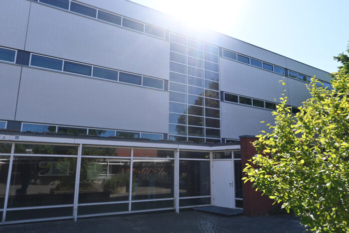 Die neue Fassade am Gymnasium Käthe-Kollwitz-Schule sichert das architektonische Erbe und schafft einen inspirierenden Lernort