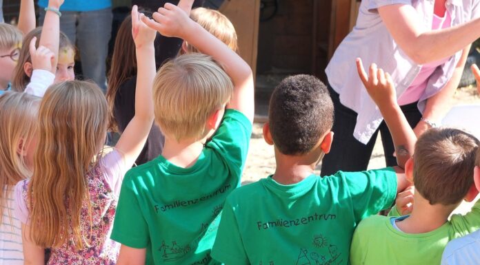 Die Kindertagesbetreuung in der Region hat sich verbessert, doch der Fachkräftemangel bleibt eine Herausforderung für die Zukunft