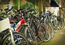 Eigener Radweg zum Maschseefest in Hannover sorgt für sicheren Fahrradverkehr und klare Verkehrsregelungen während der Veranstaltung