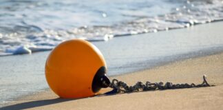 Der Altwarmbüchener See bietet neue Bojen zur Markierung des Schwimmbereichs und wichtige Regeln für einen angenehmen Aufenthalt