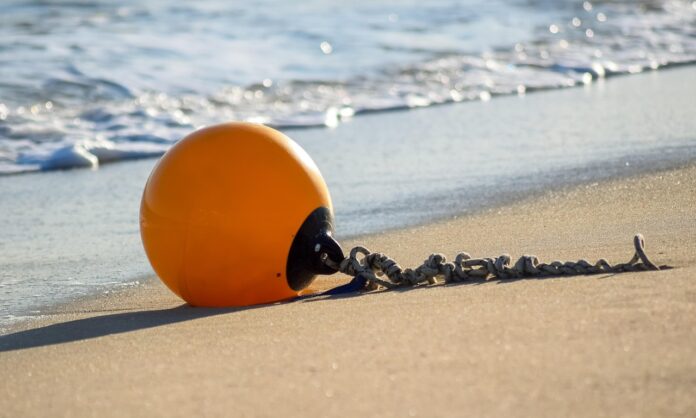 Neue Bojen zur Markierung des Schwimmbereichs - Hinweis auf Regeln Der Altwarmbüchener See bietet neue Bojen zur Markierung des Schwimmbereichs und wichtige Regeln für einen angenehmen Aufenthalt