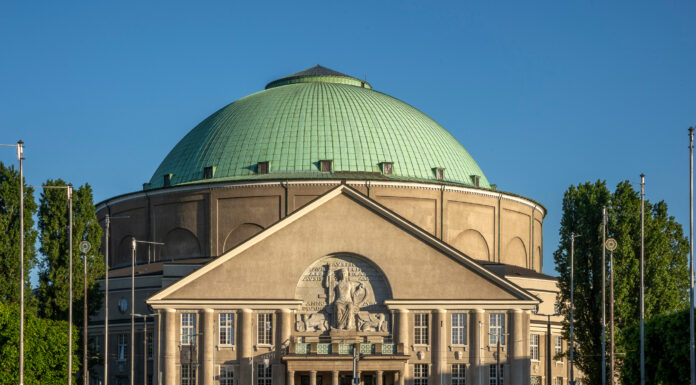 Fassadensanierung der Historischen Stadthalle des HCC beginnt im Sommer 2025 Die Fassadensanierung der Historischen Stadthalle wird durch Fördermittel unterstützt und startet im Sommer 2025