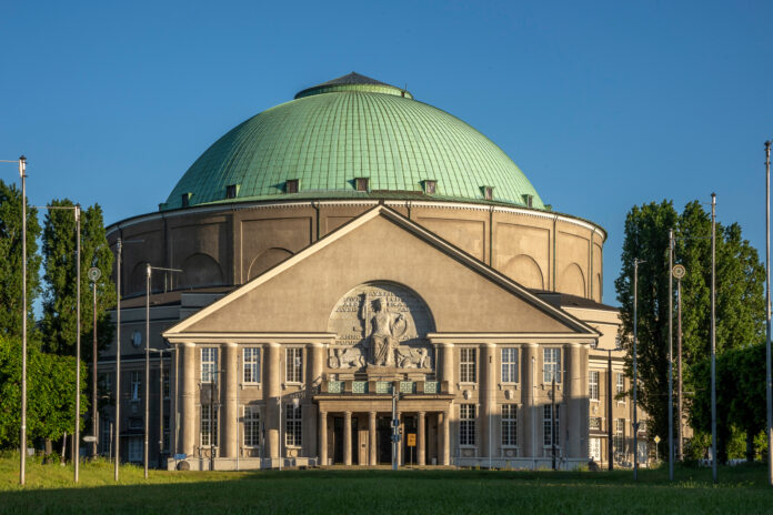 Die Fassadensanierung der Historischen Stadthalle wird durch Fördermittel unterstützt und startet im Sommer 2025