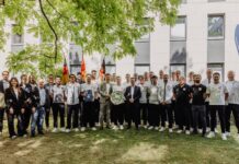 Der Eintrag der Aufstiegsmannschaft des TSV Havelse im Goldenen Buch der Region ist ein bedeutendes Ereignis für den Sport