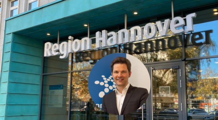 In den Medien wird über Steffen Krach als SPD-Spitzenkandidat nach Berlin spekuliert, während ein Podcast-Termin abgesagt wurde