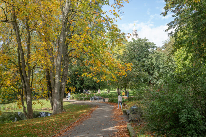 Die Wiedervereinigung von Maschpark und Leineufer wird durch Fördermittel vorangetrieben und schafft einen Naherholungsraum