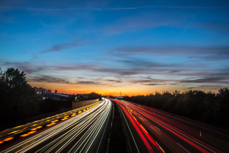 Der erste bundesweite Tag der Autobahn bietet Technik, Karriere und Mitmachen für alle Interessierten. Erleben Sie die Infrastruktur hautnah