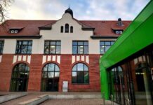 Moderne Lernatmosphäre für die Zukunft: Feierliche Eröffnung der Grundschule Kastanienhof nach umfangreicher Sanierung und Erweiterung Die Grundschule Kastanienhof bietet eine moderne Lernatmosphäre für die Zukunft nach umfangreicher Sanierung und Erweiterung