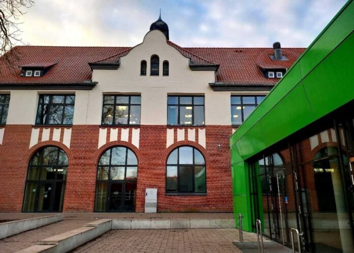 Die Grundschule Kastanienhof bietet eine moderne Lernatmosphäre für die Zukunft nach umfangreicher Sanierung und Erweiterung